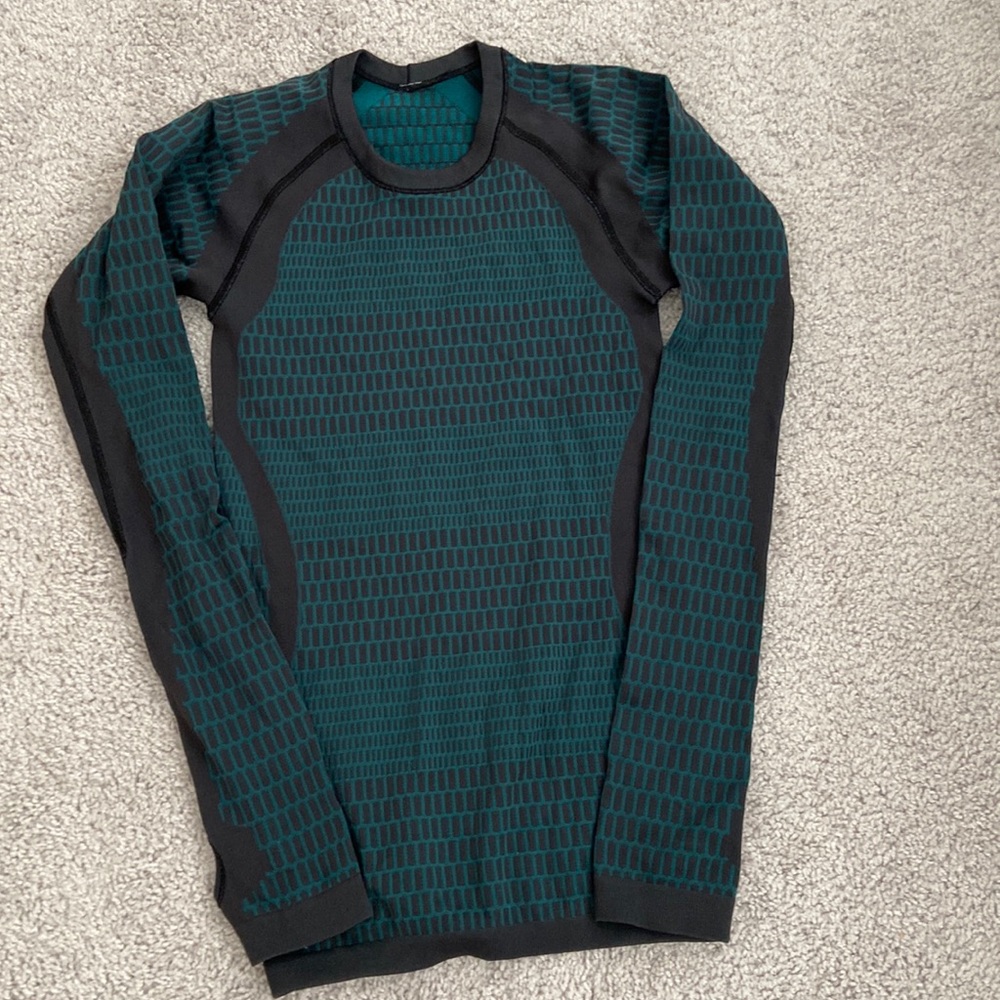 Lululemon swiftly long sleeve. Euc.